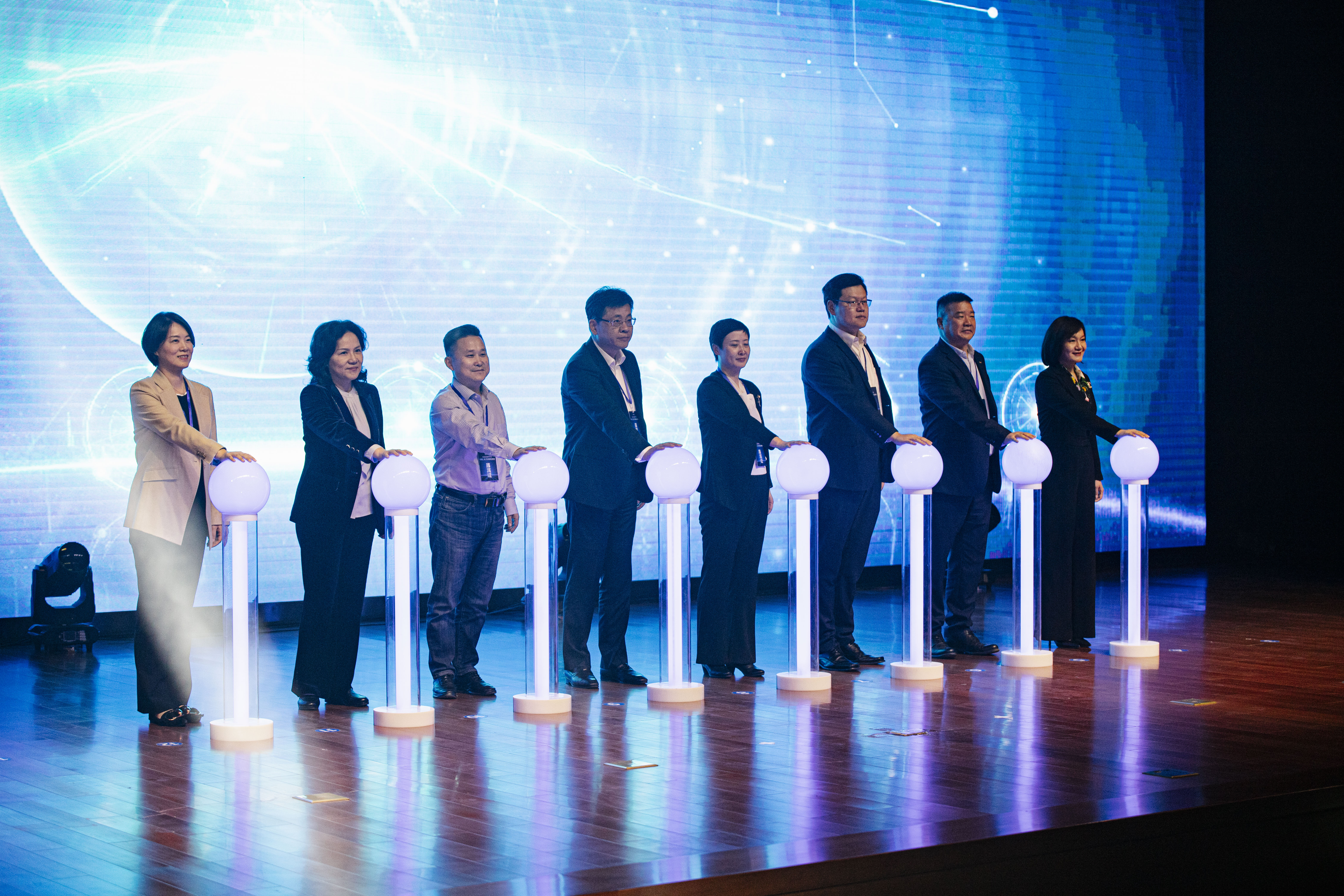 金融行業(yè)助力新能源產(chǎn)業(yè)發(fā)展啟動儀式 (2).jpg